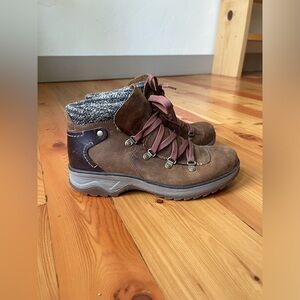 Merrell Hiking Boots- Size 6.5